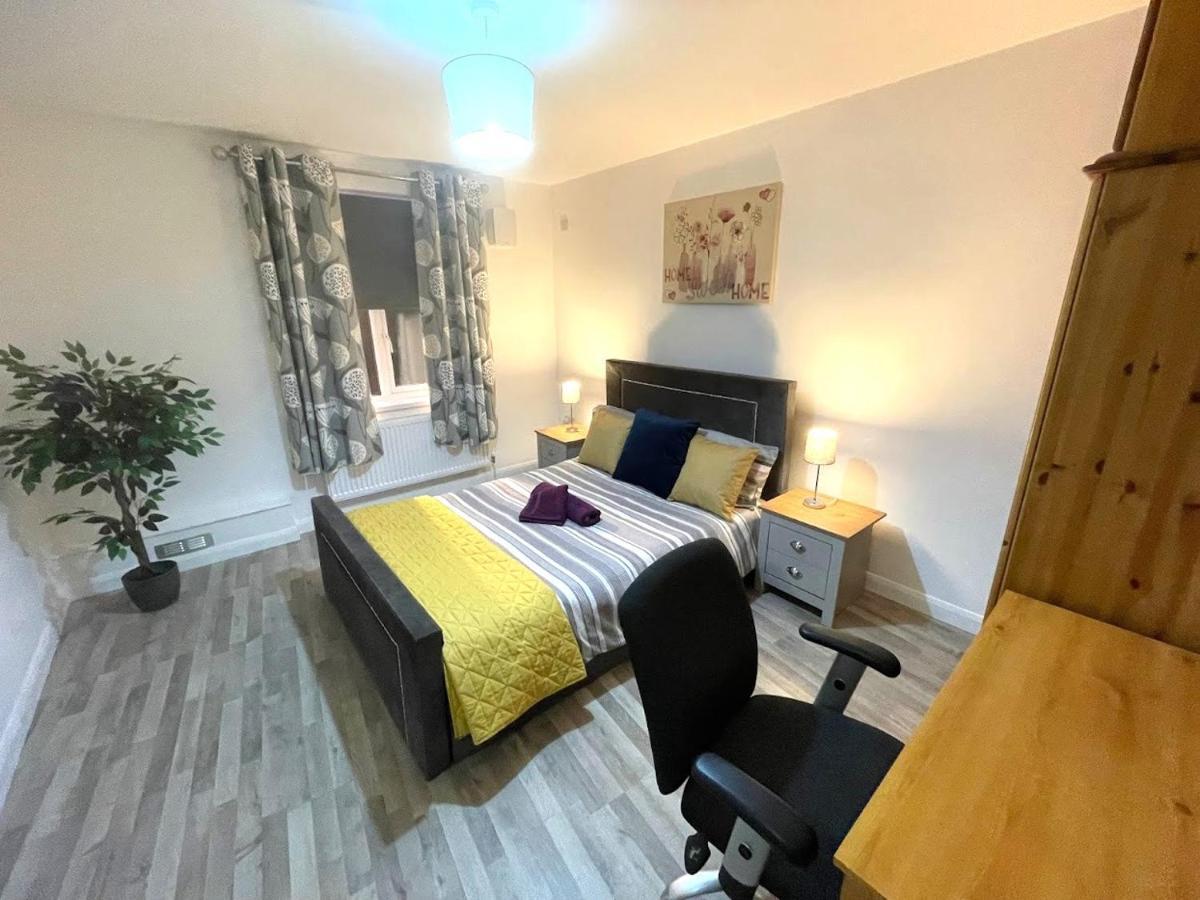 غيلينغهام Deluxe 1-Bedroom Serviced Apartment Sleeps 4 For Short Or Long Stay المظهر الخارجي الصورة
